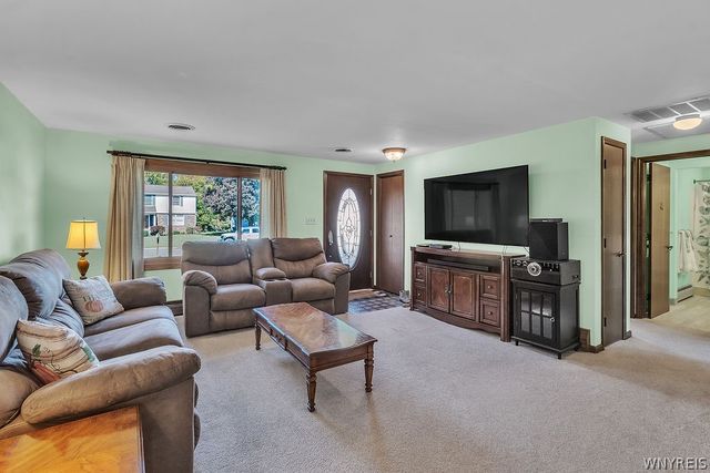 3933 Summerway Lane, Hamburg, NY 14075