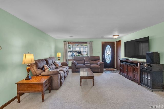3933 Summerway Lane, Hamburg, NY 14075