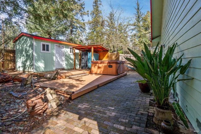 1701 Hickory Ct, Ukiah, CA 95482