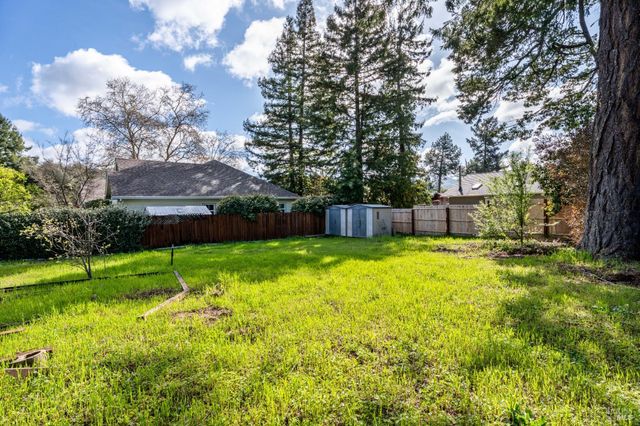 1701 Hickory Ct, Ukiah, CA 95482