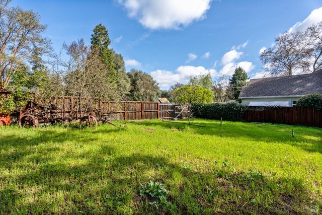 1701 Hickory Ct, Ukiah, CA 95482