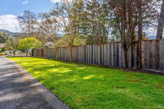 1701 Hickory Ct, Ukiah, CA 95482