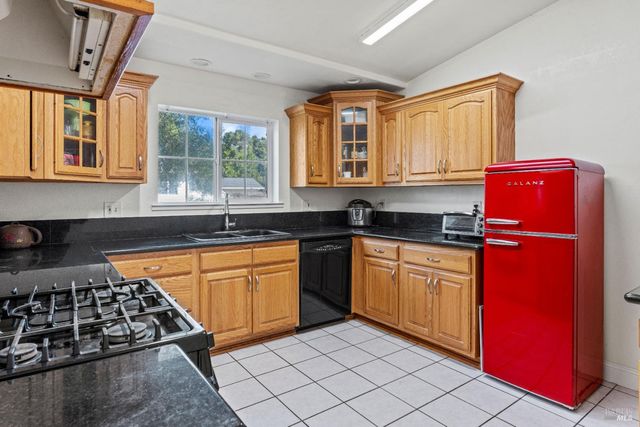 1701 Hickory Ct, Ukiah, CA 95482