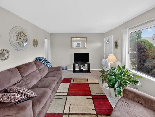 6829 W Arthur AVENUE, West Allis, WI 53219