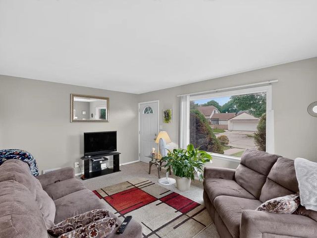 6829 W Arthur AVENUE, West Allis, WI 53219