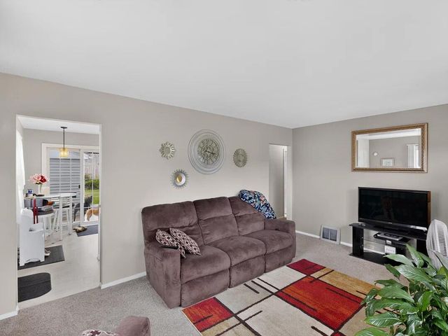 6829 W Arthur AVENUE, West Allis, WI 53219