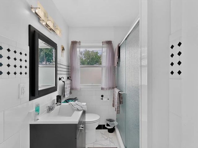 6829 W Arthur AVENUE, West Allis, WI 53219
