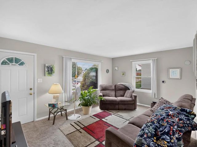 6829 W Arthur AVENUE, West Allis, WI 53219