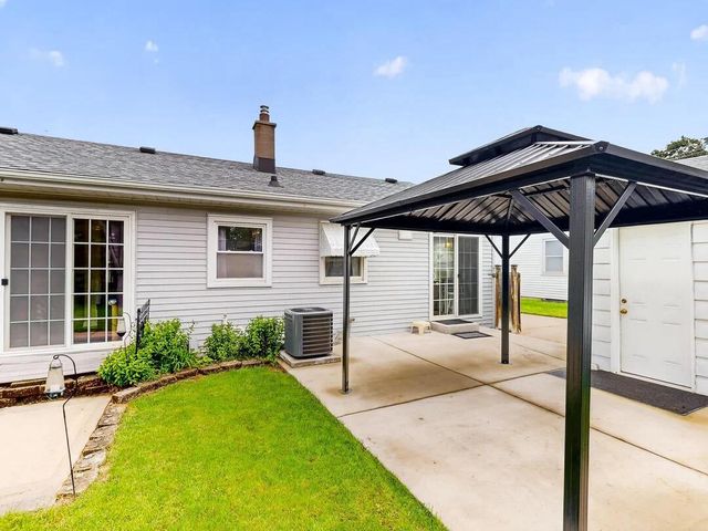6829 W Arthur AVENUE, West Allis, WI 53219