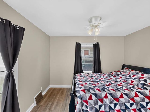 6829 W Arthur AVENUE, West Allis, WI 53219