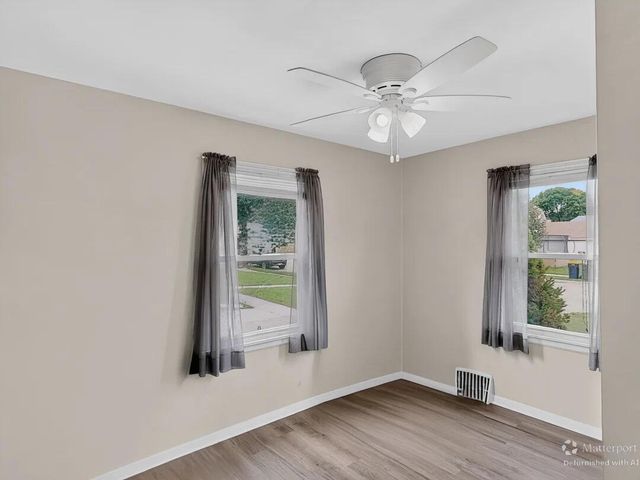 6829 W Arthur AVENUE, West Allis, WI 53219