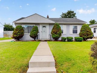6829 W Arthur AVENUE, West Allis, WI 53219