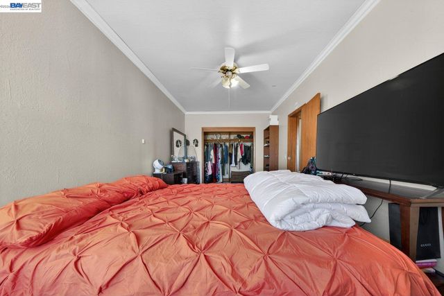 9012 Burr St, Oakland, CA 94605