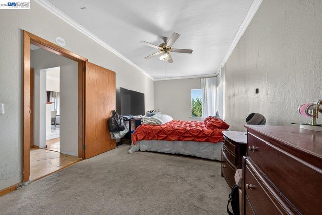 9012 Burr St, Oakland, CA 94605