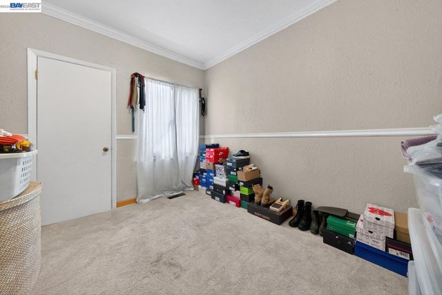 9012 Burr St, Oakland, CA 94605