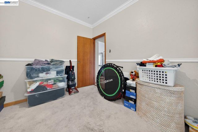 9012 Burr St, Oakland, CA 94605