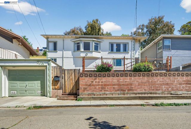 9012 Burr St, Oakland, CA 94605