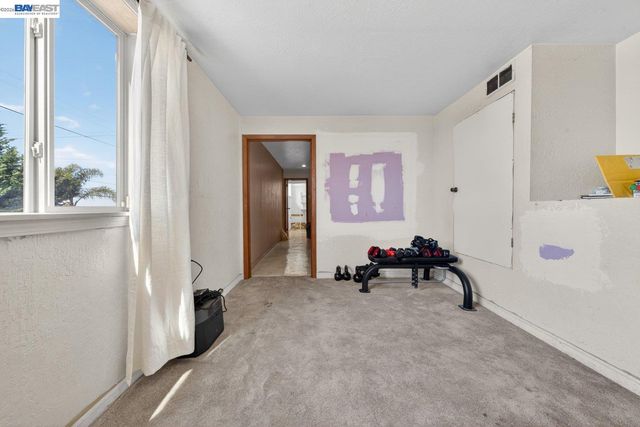 9012 Burr St, Oakland, CA 94605