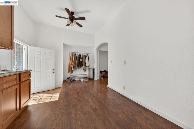 9012 Burr St, Oakland, CA 94605