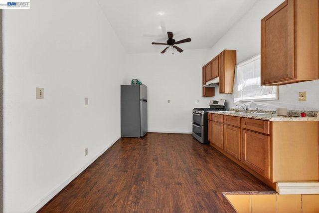 9012 Burr St, Oakland, CA 94605