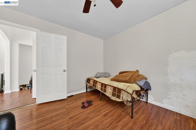 9012 Burr St, Oakland, CA 94605