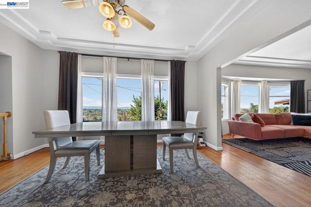 9012 Burr St, Oakland, CA 94605