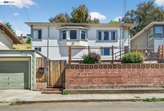 9012 Burr St, Oakland, CA 94605