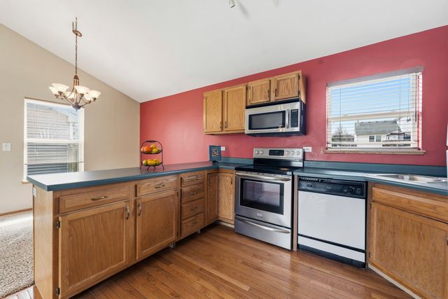 658 Anderson Drive, Lake In The Hills, IL 60156