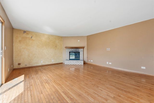 658 Anderson Drive, Lake In The Hills, IL 60156