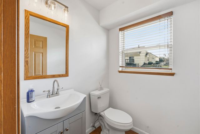 658 Anderson Drive, Lake In The Hills, IL 60156