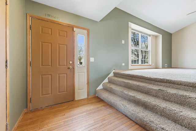 658 Anderson Drive, Lake In The Hills, IL 60156