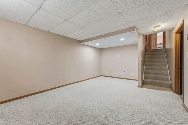 658 Anderson Drive, Lake In The Hills, IL 60156