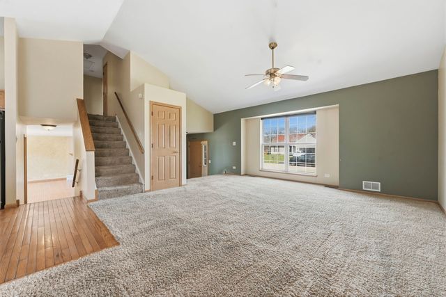 658 Anderson Drive, Lake In The Hills, IL 60156