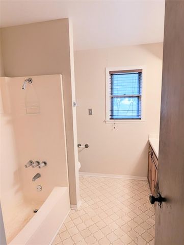 4779 Mixville Road, Sealy, TX 77474