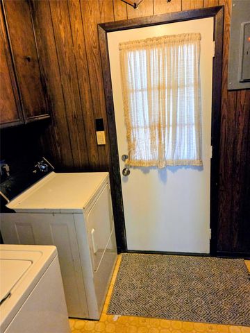 4779 Mixville Road, Sealy, TX 77474