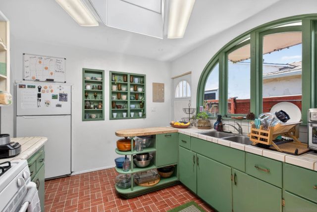 819 Law Street, San Diego, CA 92109