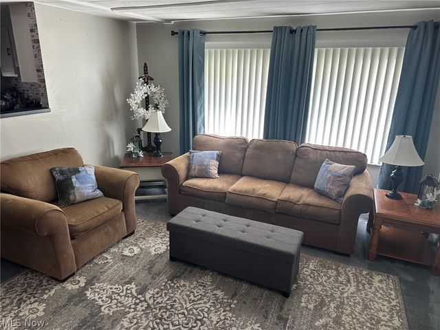 220 Greenbriar 73, Elyria, OH 44035