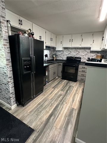 220 Greenbriar 73, Elyria, OH 44035
