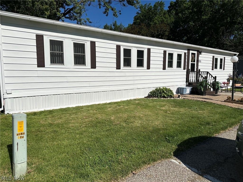 220 Greenbriar 73, Elyria, OH 44035