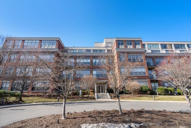 156 Porter St 353, Boston, MA 02128