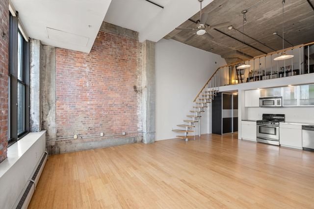 156 Porter St 353, Boston, MA 02128