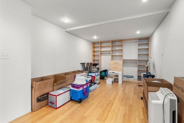 156 Porter St 353, Boston, MA 02128