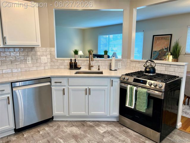 27909 Shock Street, St. Clair Shores, MI 48081