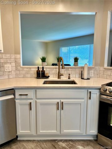 27909 Shock Street, St. Clair Shores, MI 48081