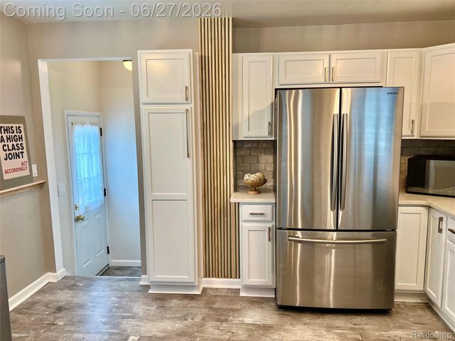 27909 Shock Street, St. Clair Shores, MI 48081