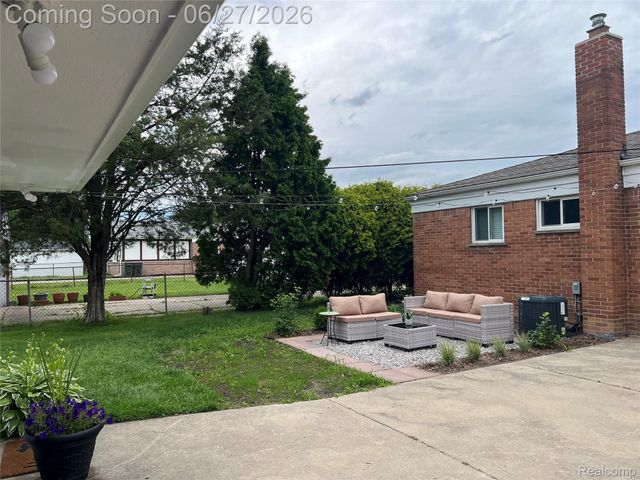 27909 Shock Street, St. Clair Shores, MI 48081
