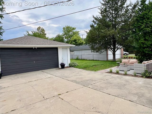 27909 Shock Street, St. Clair Shores, MI 48081