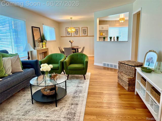 27909 Shock Street, St. Clair Shores, MI 48081