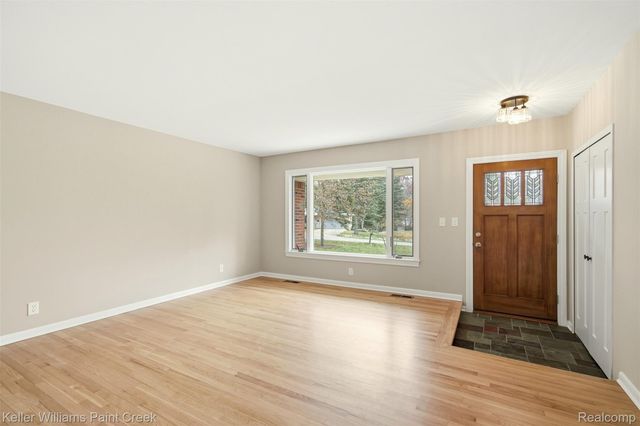 108 Menasha Trail, Orion Charter Township, MI 48362