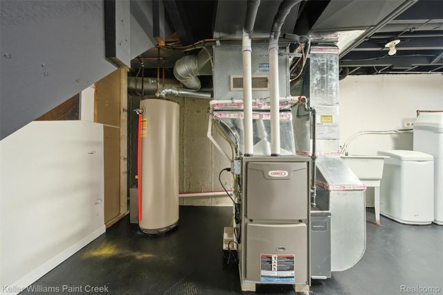 108 Menasha Trail, Orion Charter Township, MI 48362